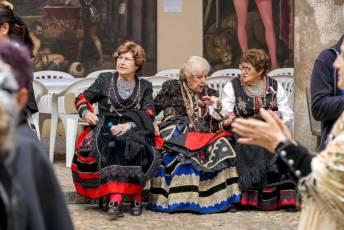 Fotogalería I Concentración Traje Regional en Martín Muñoz de las Posadas 63 Fotografía: Miguel Angel Fernández