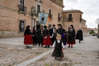 Fotogalería I Concentración Traje Regional en Martín Muñoz de las Posadas 35 Fotografía: Miguel Angel Fernández