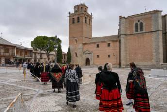 Fotogalería I Concentración Traje Regional en Martín Muñoz de las Posadas 49 Fotografía: Miguel Angel Fernández
