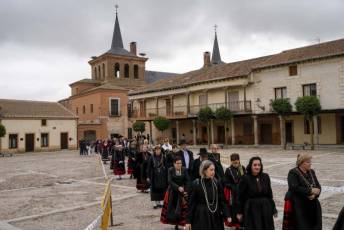 Fotogalería I Concentración Traje Regional en Martín Muñoz de las Posadas 7 Fotografía: Miguel Angel Fernández
