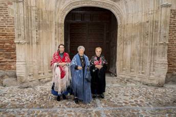 Fotogalería I Concentración Traje Regional en Martín Muñoz de las Posadas 10 Fotografía: Miguel Angel Fernández