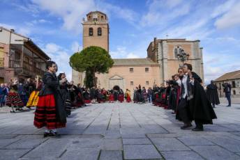 Fotogalería I Concentración Traje Regional en Martín Muñoz de las Posadas 84 Fotografía: Miguel Angel Fernández