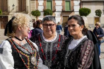 Fotogalería I Concentración Traje Regional en Martín Muñoz de las Posadas 19 Fotografía: Miguel Angel Fernández