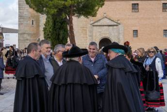 Fotogalería I Concentración Traje Regional en Martín Muñoz de las Posadas 98 Fotografía: Miguel Angel Fernández