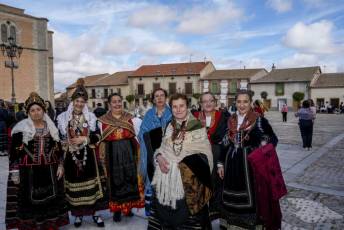Fotogalería I Concentración Traje Regional en Martín Muñoz de las Posadas 80 Fotografía: Miguel Angel Fernández