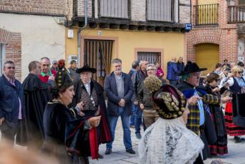 Fotogalería I Concentración Traje Regional en Martín Muñoz de las Posadas 60 Fotografía: Miguel Angel Fernández