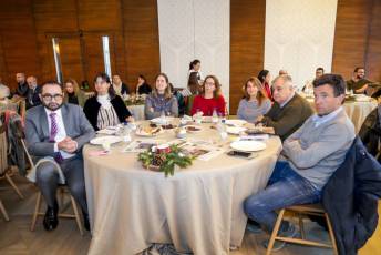 Galería del desayuno de trabajo (Icecyl-El Adelantado de Segovia): De la innovación a la internacionalización 7 De izd. a dcha. Tomás Quintanilla (Sostenplas); Clara Herranz (Centro de Bienestar Aguaclar); Paula Quintanilla (Sostenplas); María Monterde y Sandra Ruano (Prehorquisa); Juan Andrés Saiz (ASETRA); Javier Carretero (APIC).