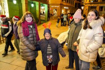 Fotogalería Paseo Navideño Residentes CAPDI Los Juncos y Alumnos UVA 81 Fotografía: Miguel Angel Fernández