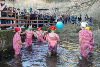 Fotogalería Chapuzón del Resfriado en San Rafael 6 Fotografía: Miguel Angel Fernández