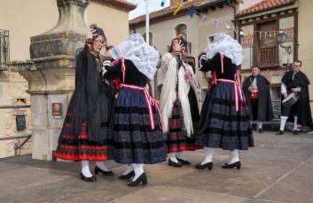 Fotogalería Baile de Gala y Cambio de Monteras en Zamarramala 25 Fotografía: Miguel Angel Fernández