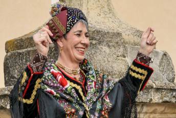 Fotogalería Baile de Gala y Cambio de Monteras en Zamarramala 5 Fotografía: Miguel Angel Fernández