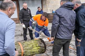 Fotogalería Colocación del Pino Gabarrero en El Espinar 43 Fotografía: Miguel Angel Fernández