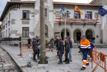Fotogalería Colocación del Pino Gabarrero en El Espinar 54 Fotografía: Miguel Angel Fernández
