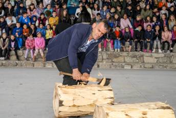 Fotogalería Colocación del Pino Gabarrero en El Espinar 55 Fotografía: Miguel Angel Fernández