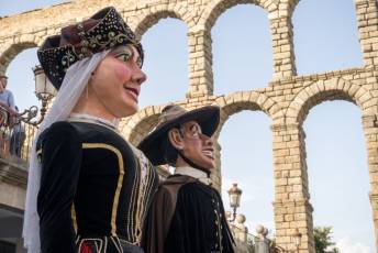 Fotogalería Pregón de las Ferias y Fiestas de Segovia 2025 y Concentración de Peñas 10 Pregón Fiestas Segovia y Concentración de Peñas - Héctor Criado
