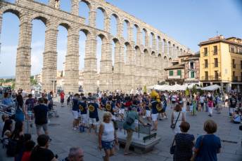 Fotogalería Pregón de las Ferias y Fiestas de Segovia 2025 y Concentración de Peñas 2 Pregón Fiestas Segovia y Concentración de Peñas - Héctor Criado