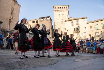 Fotogalería Pregón de las Ferias y Fiestas de Segovia 2025 y Concentración de Peñas 35 Pregón Fiestas Segovia y Concentración de Peñas - Héctor Criado