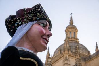Fotogalería Pregón de las Ferias y Fiestas de Segovia 2025 y Concentración de Peñas 46 Pregón Fiestas Segovia y Concentración de Peñas - Héctor Criado