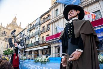 Fotogalería Pregón de las Ferias y Fiestas de Segovia 2025 y Concentración de Peñas 48 Pregón Fiestas Segovia y Concentración de Peñas - Héctor Criado