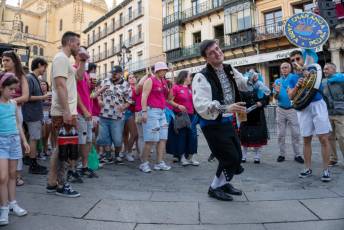 Fotogalería Pregón de las Ferias y Fiestas de Segovia 2025 y Concentración de Peñas 49 Pregón Fiestas Segovia y Concentración de Peñas - Héctor Criado