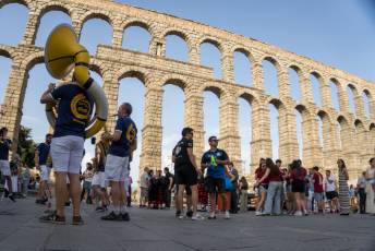 Fotogalería Pregón de las Ferias y Fiestas de Segovia 2025 y Concentración de Peñas 5 Pregón Fiestas Segovia y Concentración de Peñas - Héctor Criado