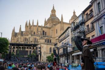 Fotogalería Pregón de las Ferias y Fiestas de Segovia 2025 y Concentración de Peñas 52 Pregón Fiestas Segovia y Concentración de Peñas - Héctor Criado