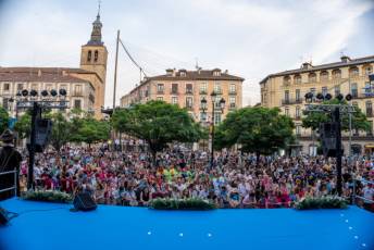 Fotogalería Pregón de las Ferias y Fiestas de Segovia 2025 y Concentración de Peñas 53 Pregón Fiestas Segovia y Concentración de Peñas - Héctor Criado