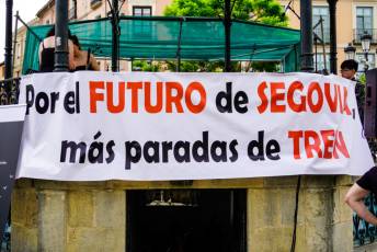 Fotogalería Protesta contra la reducción de paradas de tren en Segovia 2 Protesta por la reducción de paradas de tren - Héctor Criado
