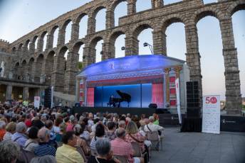 Fotogalería Inauguración del Festival MUSEG 2025 con La Carroza Real 37 Inauguración del Museg en el Azoguejo - Héctor Criado