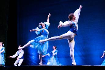 Fotogalería El Lago de los Cisnes, Noches Mágicas de La Granja en la Real Fábrica de Cristales 20 El Lago de los Cisnes Real Fábrica de Cristales La Granja - Héctor Criado