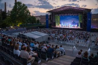 Fotogalería El Lago de los Cisnes, Noches Mágicas de La Granja en la Real Fábrica de Cristales 7 El Lago de los Cisnes Real Fábrica de Cristales La Granja - Héctor Criado