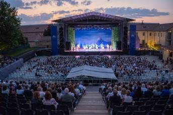 Fotogalería El Lago de los Cisnes, Noches Mágicas de La Granja en la Real Fábrica de Cristales 9 El Lago de los Cisnes Real Fábrica de Cristales La Granja - Héctor Criado