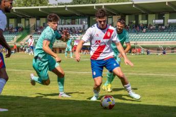 Fotogalería Trofeo Diputación de Segovia Gimnástica Segoviana vs Rayo Majadahonda 29 Fútbol Gimnástica Segoviana vs Rayo Majadahonda - Héctor Criado