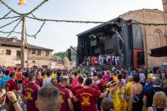 Fotogalería Pregón de Fiestas del Barrio de San Lorenzo 49 Pregón Barrio San Lorenzo - Héctor Criado
