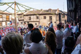 Fotogalería Pregón de Fiestas del Barrio de San Lorenzo 14 Pregón Barrio San Lorenzo - Héctor Criado
