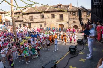 Fotogalería Pregón de Fiestas del Barrio de San Lorenzo 19 Pregón Barrio San Lorenzo - Héctor Criado