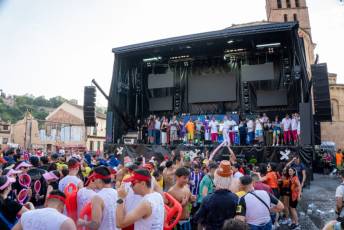 Fotogalería Pregón de Fiestas del Barrio de San Lorenzo 51 Pregón Barrio San Lorenzo - Héctor Criado