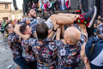 Fotogalería Pregón de Fiestas del Barrio de San Lorenzo 41 Pregón Barrio San Lorenzo - Héctor Criado