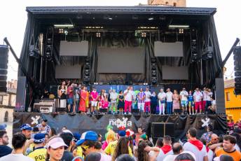 Fotogalería Pregón de Fiestas del Barrio de San Lorenzo 6 Pregón Barrio San Lorenzo - Héctor Criado