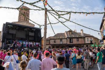 Fotogalería Pregón de Fiestas del Barrio de San Lorenzo 8 Pregón Barrio San Lorenzo - Héctor Criado
