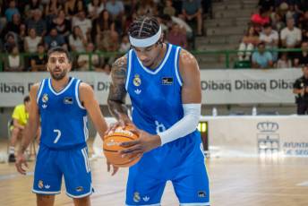 Fotogalería Trofeo de baloncesto “Segovia Ciudad Europea del Deporte”, Real Madrid vs Casademont Zaragoza 20 Baloncesto Real Madrid vs Casademont Zaragoza - Héctor Criado