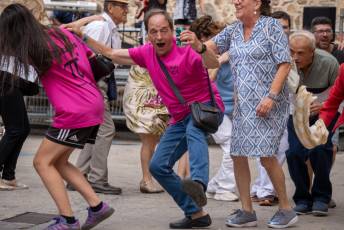 Fotogalería Limonada y tajada en el barrio del Salvador 24 Limonada con Tajada Fiestas del Salvador - Héctor Criado
