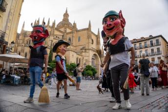Fotogalería XXX Muestra Folklórica Andrés Laguna 24 Muestra folklórica Andrés Laguna - Héctor Criado