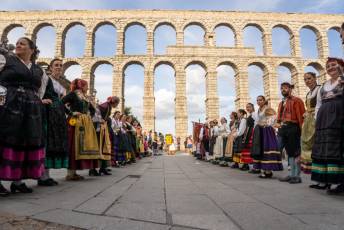 Fotogalería XXX Muestra Folklórica Andrés Laguna 53 Muestra folklórica Andrés Laguna - Héctor Criado