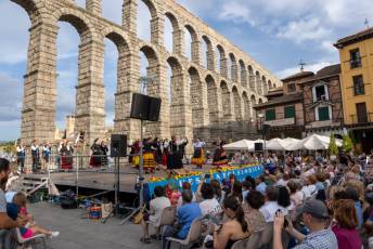 Fotogalería XXX Muestra Folklórica Andrés Laguna 62 Muestra folklórica Andrés Laguna - Héctor Criado