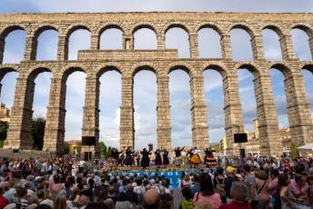 Fotogalería XXX Muestra Folklórica Andrés Laguna 66 Muestra folklórica Andrés Laguna - Héctor Criado