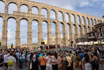 Fotogalería XXX Muestra Folklórica Andrés Laguna 67 Muestra folklórica Andrés Laguna - Héctor Criado