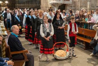 Fotogalería Ofrenda de Frutos a la Virgen de la Fuencisla 24 Ofrenda de Frutos a la Virgen de la Fuencisla - Héctor Criado