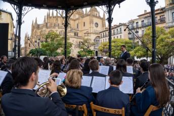 Fotogalería Eventos Día de San Frutos 46 Concierto, Amigo San Frutos, Romance, Reconocimiento Mon Montoya y Charanga- Héctor Criado