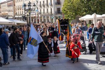 Fotogalería Pasacalles 'Día del Folclore' de la Asociación Cultural y Folclórica Andrés Laguna 15 Pasacalles Día del Folclore Asociación Cultural y Folclórica Andrés Laguna- Héctor Criado
